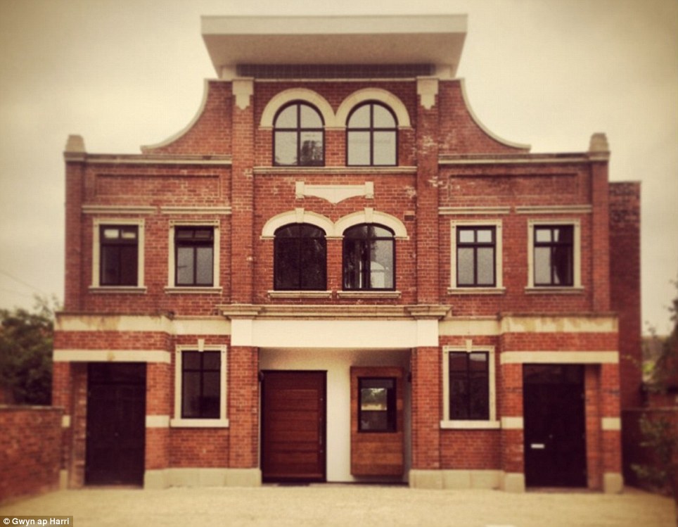 article-2402218-1B78EE64000005DC-853_964x749